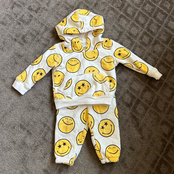 Gap x Smileyworld Graphic Hoodie and Jogger Set - Picture 1 of 4